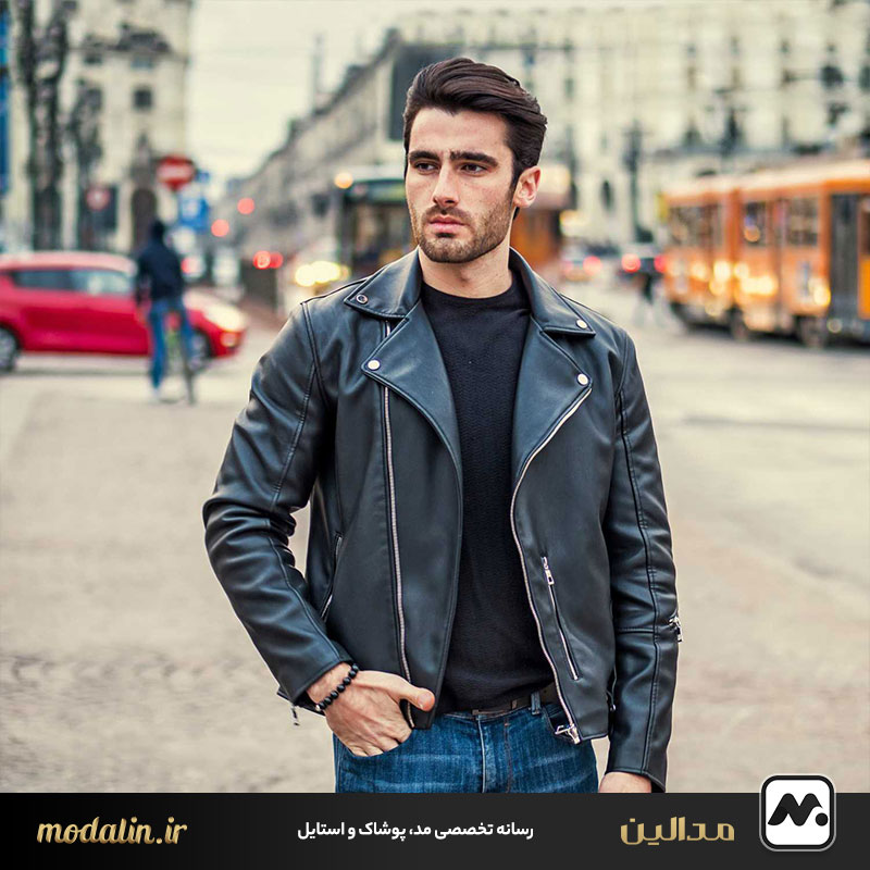 ست کلاسیک با جین و تی‌شرت ساده