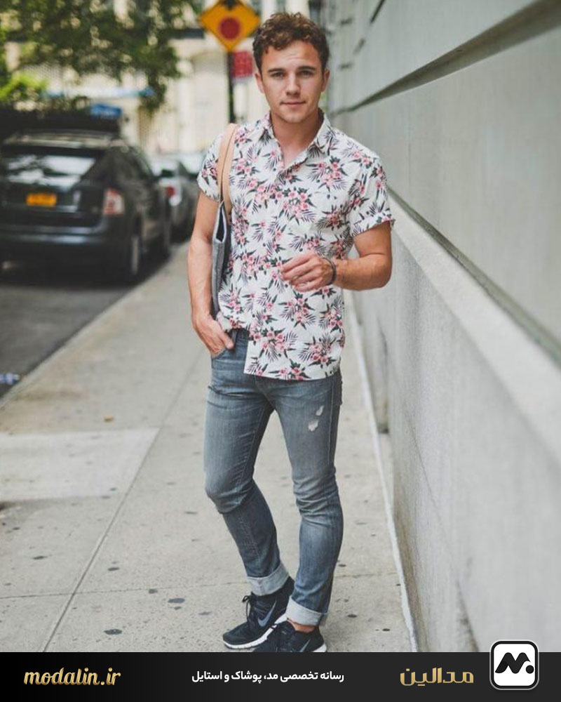 ست شلوار جین زاپ‌دار با پیراهن گل‌دار مردانه