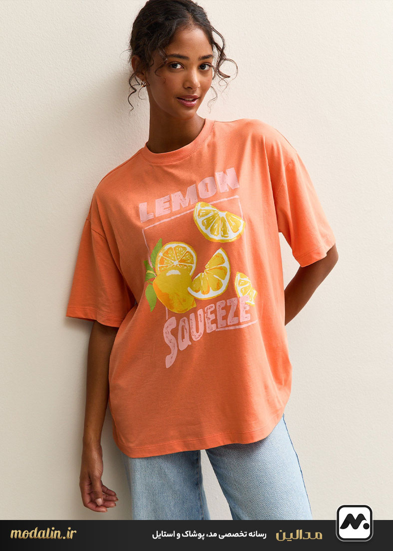 استفاده از لباس‌های بالاتنه با رنگ روشن و طرح‌های چاپی