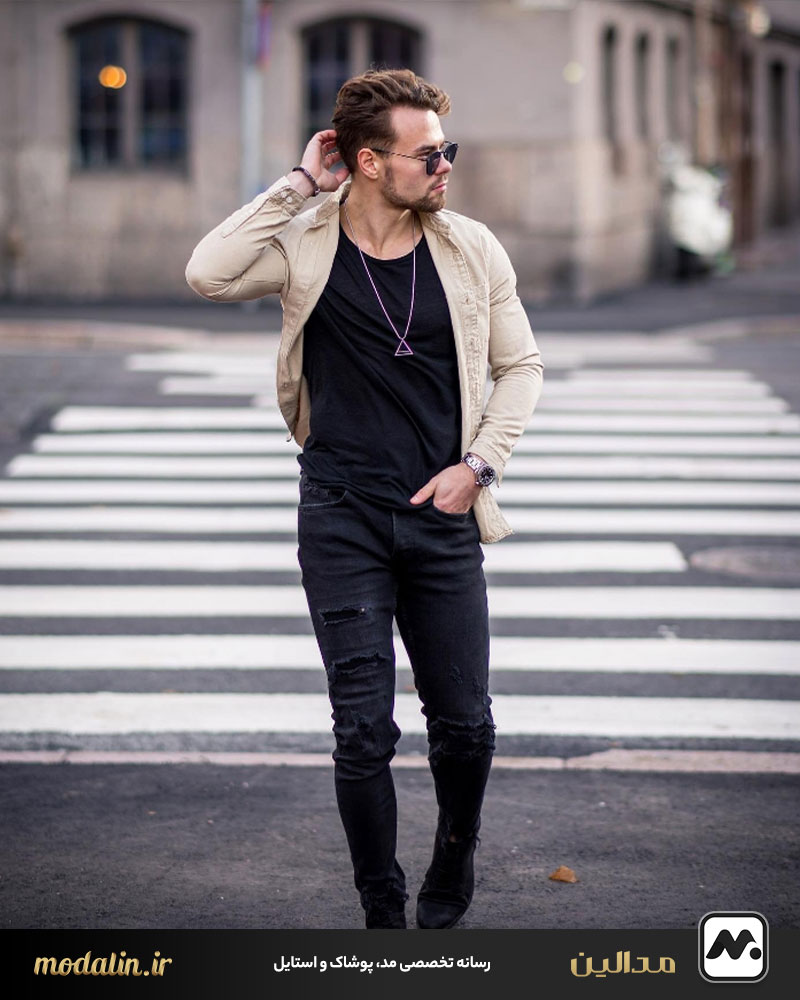استایل حرفه‌ای تی‌شرت با پیراهن مردانه برای سفر و طبیعت‌گردی
