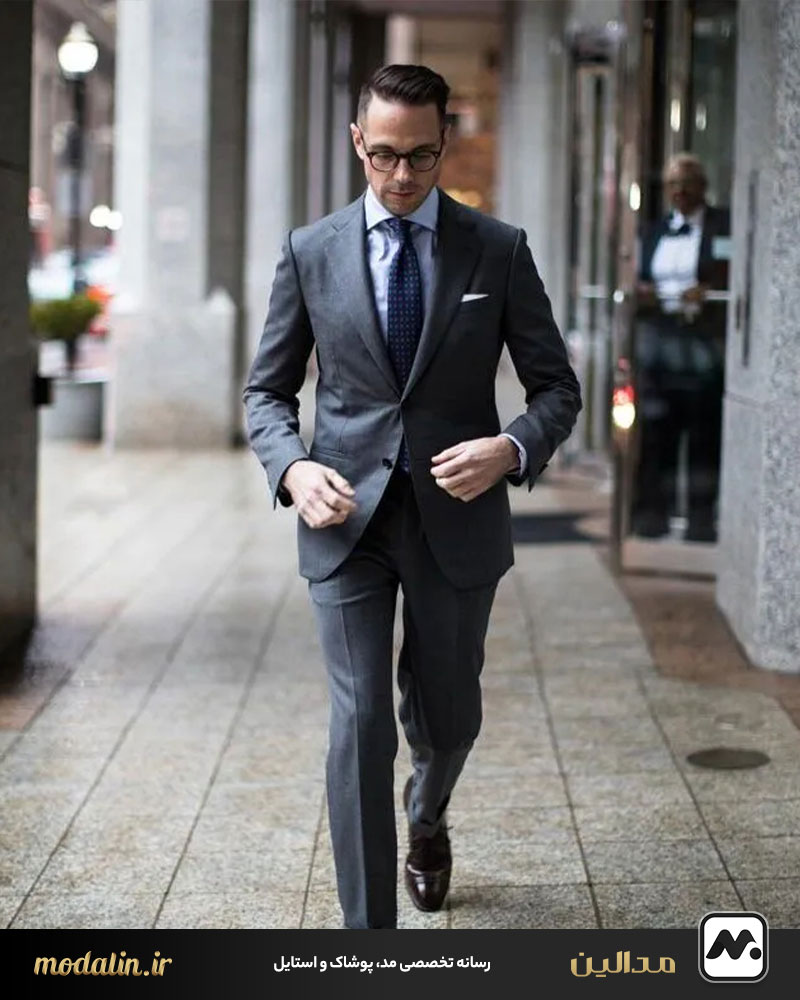 ست کت و شلوار طوسی با پیراهن آبی روشن