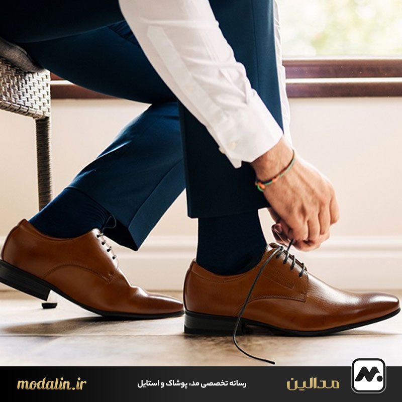 تفاوت کفش قهوه‌ای و کفش مشکی در استایل مردانه